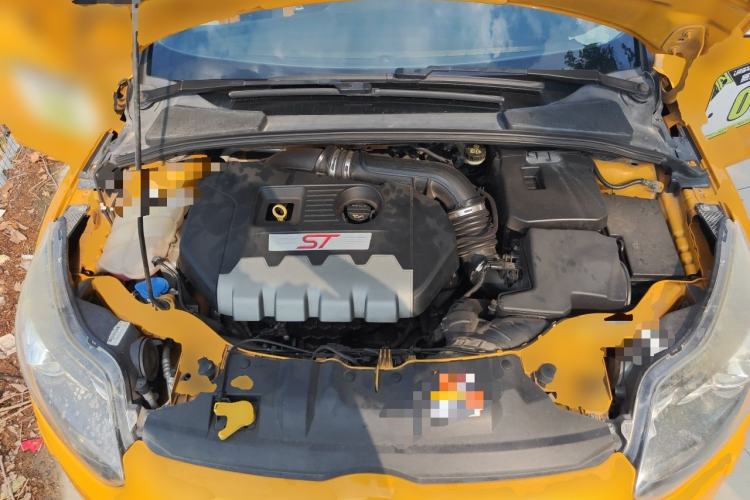 Used Ford Focus 2013 2.0T ST Orange Edition Engine Bay