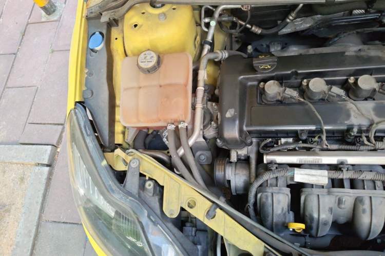 Used Ford Focus 2013 Hatchback Classic 1.8L Automatic Fashion Edition Engine Bay Right