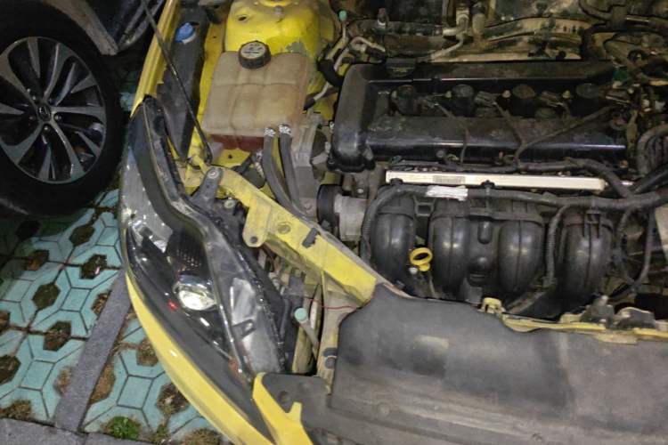 Used Ford Focus 2013 Hatchback Classic 1.8L Manual Base Model Engine Bay Right