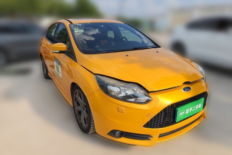 Used Ford Focus 2013 2.0T ST Orange Edition Front Right 45 Deg