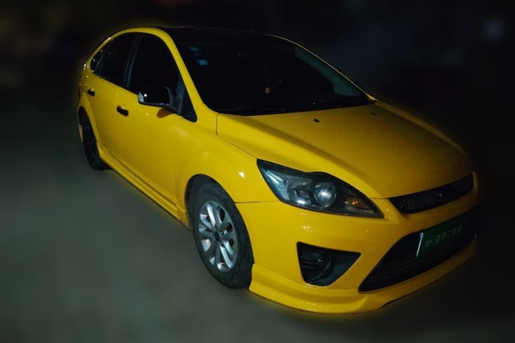 Used Ford Focus 2013 Hatchback Classic 1.8L Manual Base Model Front Right 45 Deg