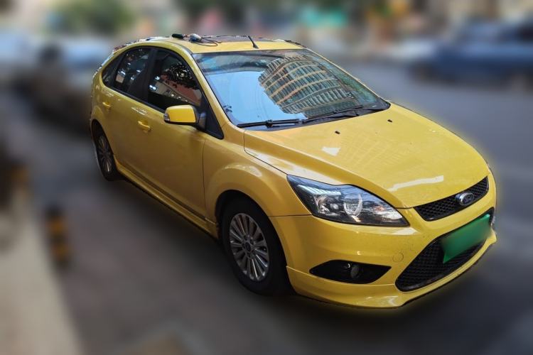 Used Ford Focus 2013 Hatchback Classic 1.8L Automatic Fashion Edition Front Right 45 Deg