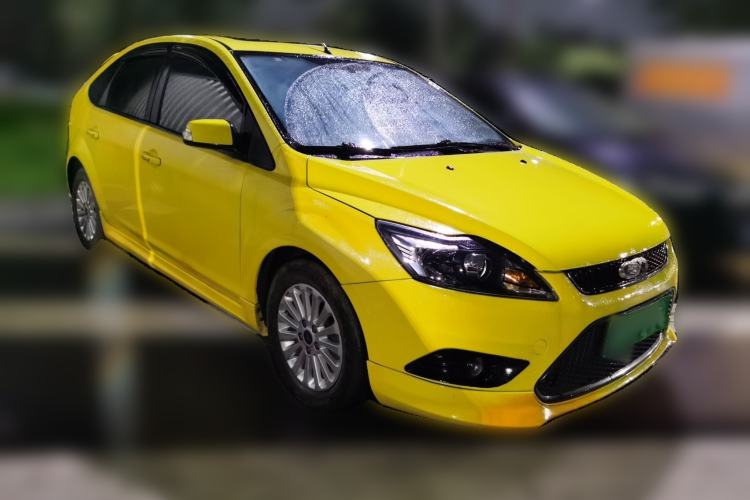 Used Ford Focus 2013 Hatchback Classic 1.8L Manual Fashion Edition Front Right 45 Deg