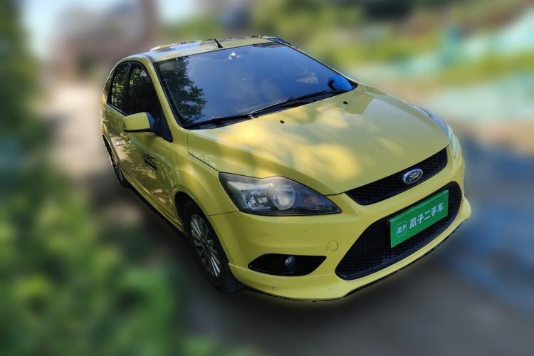 Used Ford Focus 2013 Hatchback Classic 1.8L Manual Fashion Edition Front Right 45 Deg