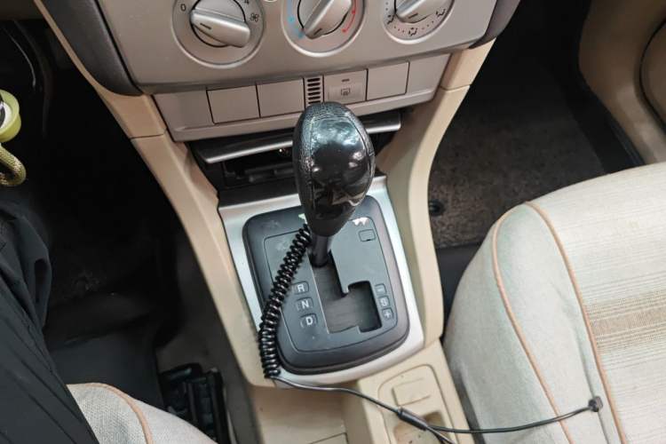 Used Ford Focus 2013 Hatchback Classic 1.8L Automatic Base Model Gear Lever