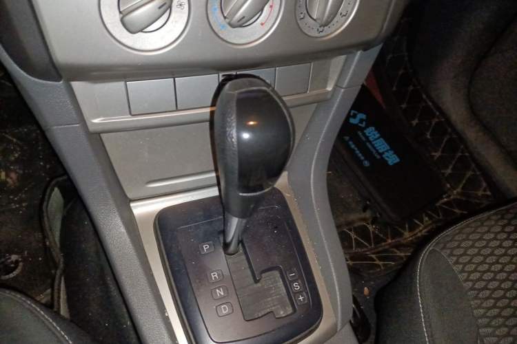 Used Ford Focus 2013 Hatchback Classic 1.8L Automatic Base Model Gear Lever