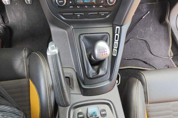 Used Ford Focus 2013 2.0T ST Orange Edition Gear Lever