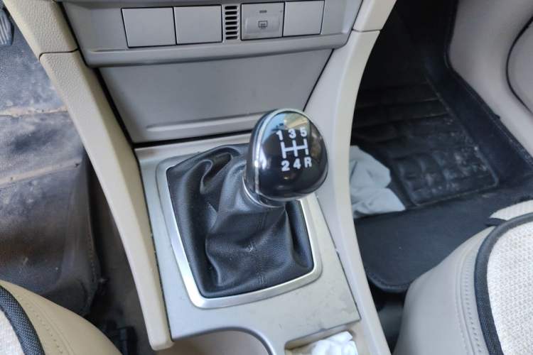 Used Ford Focus 2013 Hatchback Classic 1.8L Manual Fashion Edition Gear Lever