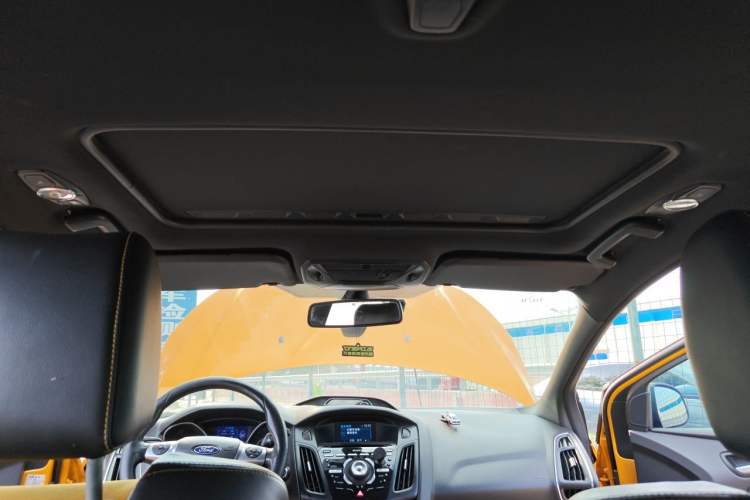 Used Ford Focus 2013 2.0T ST Orange Edition Headliner