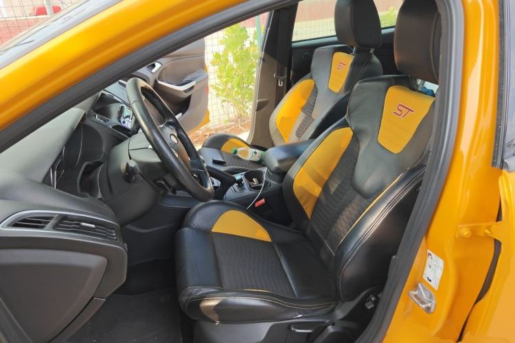 Used Ford Focus 2013 2.0T ST Orange Edition Left Front Seat