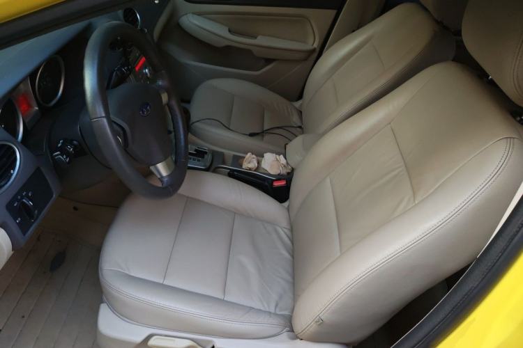 Used Ford Focus 2013 Hatchback Classic 1.8L Automatic Fashion Edition Left Front Seat