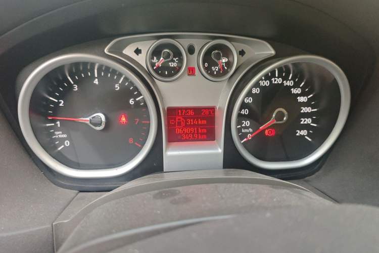 Used Ford Focus 2013 Hatchback Classic 1.8L Automatic Fashion Edition Odometer Close Up