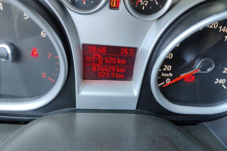 Used Ford Focus 2013 Hatchback Classic 1.8L Manual Fashion Edition Odometer Close Up