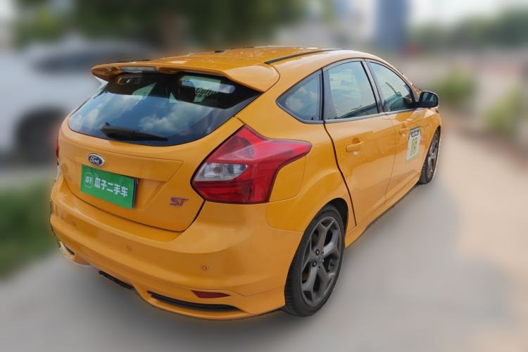 Used Ford Focus 2013 2.0T ST Orange Edition Rear Right 45 Deg