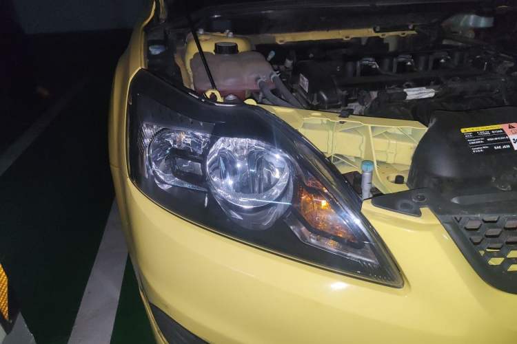 Used Ford Focus 2013 Hatchback Classic 1.8L Manual Base Model Right Front Headlight