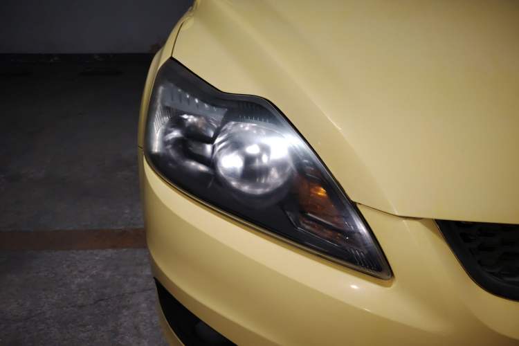 Used Ford Focus 2013 Hatchback Classic 1.8L Automatic Fashion Edition Right Front Headlight
