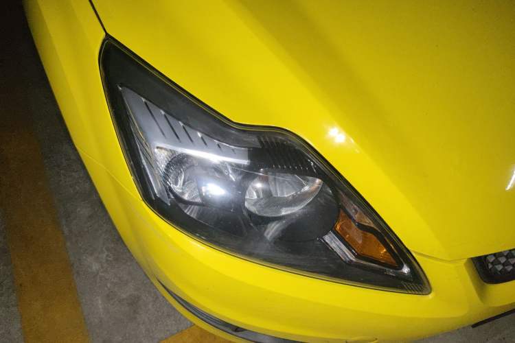 Used Ford Focus 2013 Hatchback Classic 1.8L Automatic Base Model Right Front Headlight
