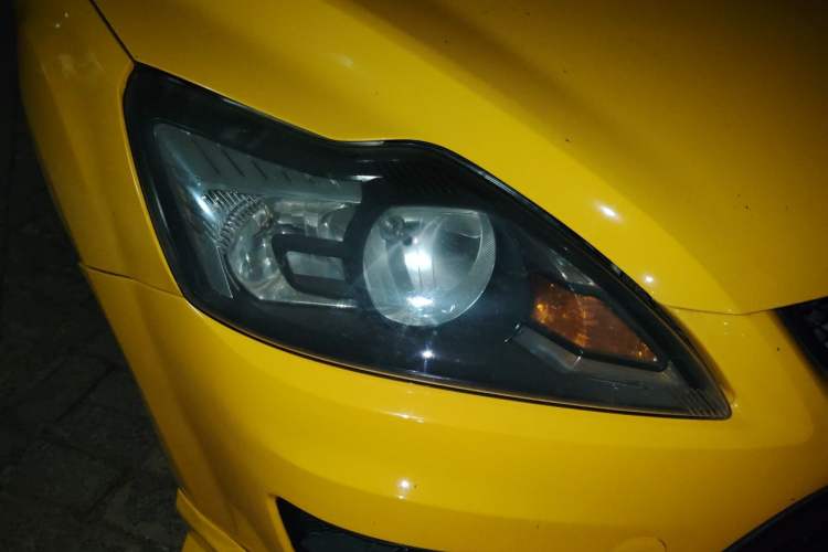 Used Ford Focus 2013 Hatchback Classic 1.8L Manual Base Model Right Front Headlight