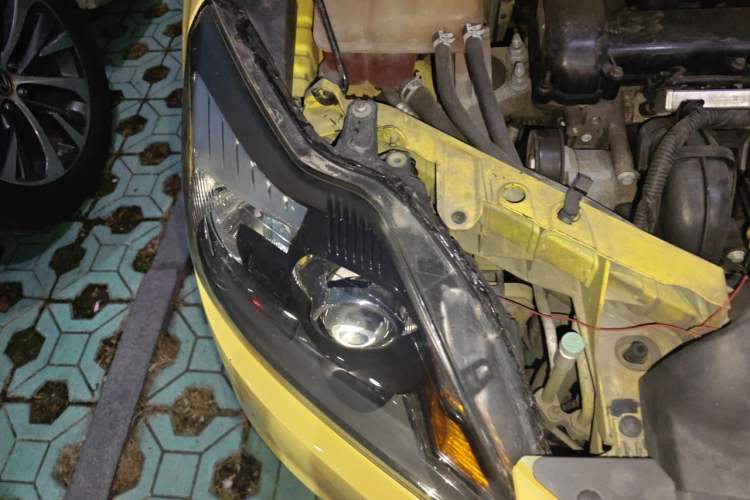 Used Ford Focus 2013 Hatchback Classic 1.8L Manual Base Model Right Front Headlight