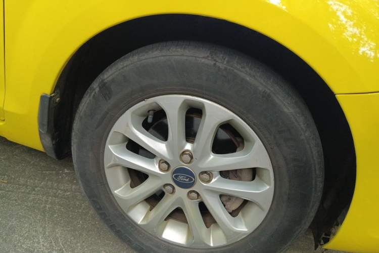 Used Ford Focus 2013 Hatchback Classic 1.8L Automatic Base Model Right Front Wheel Hub