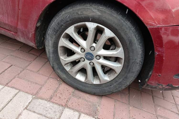 Used Ford Focus 2013 Hatchback Classic 1.8L Manual Base Model Right Front Wheel Hub