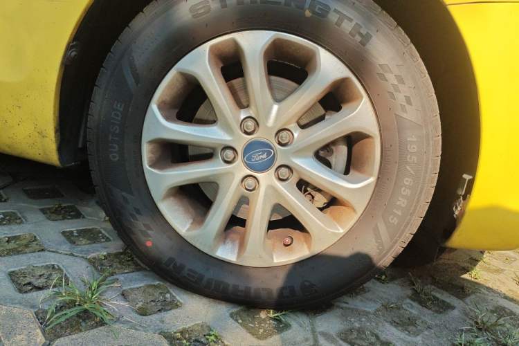 Used Ford Focus 2013 Hatchback Classic 1.8L Automatic Base Model Right Front Wheel Hub