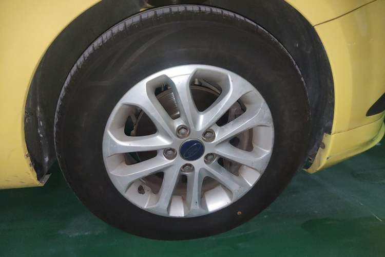 Used Ford Focus 2013 Hatchback Classic 1.8L Manual Base Model Right Front Wheel Hub