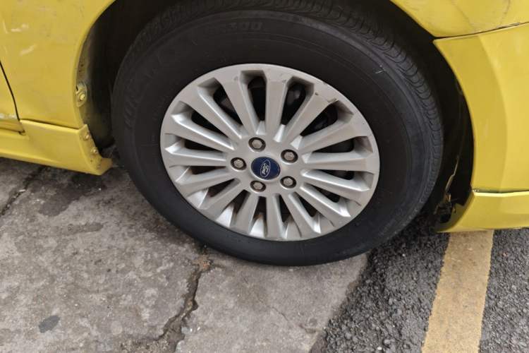Used Ford Focus 2013 Hatchback Classic 1.8L Automatic Fashion Edition Right Front Wheel Hub