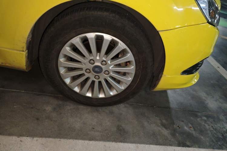 Used Ford Focus 2013 Hatchback Classic 1.8L Automatic Fashion Edition Right Front Wheel Hub