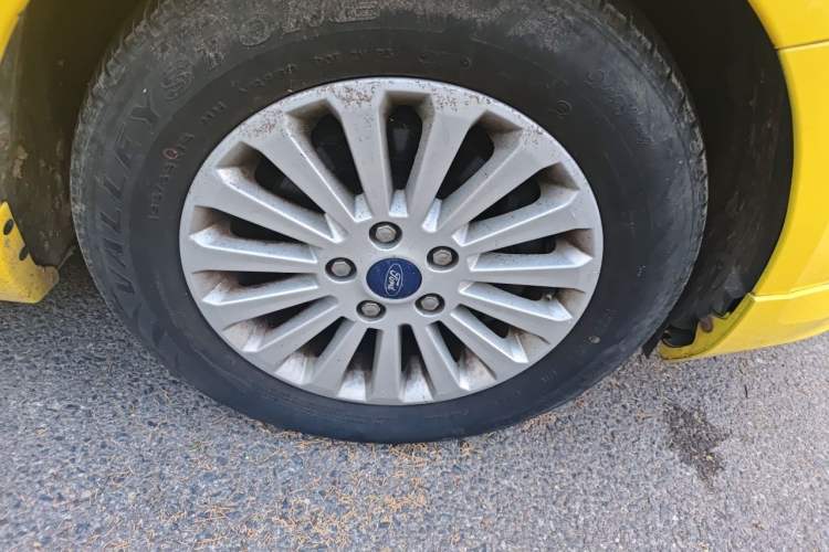 Used Ford Focus 2013 Hatchback Classic 1.8L Automatic Fashion Edition Right Front Wheel Hub
