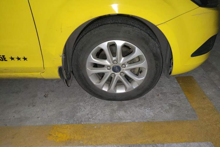 Used Ford Focus 2013 Hatchback Classic 1.8L Automatic Base Model Right Front Wheel Hub