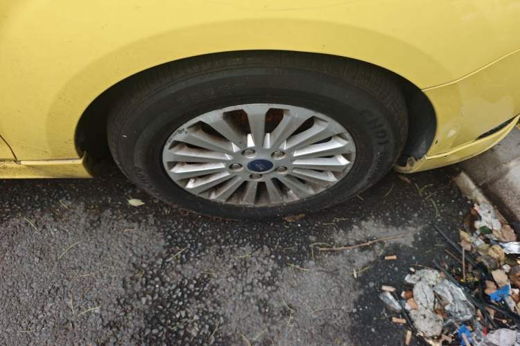 Used Ford Focus 2013 Hatchback Classic 1.8L Automatic Fashion Edition Right Front Wheel Hub