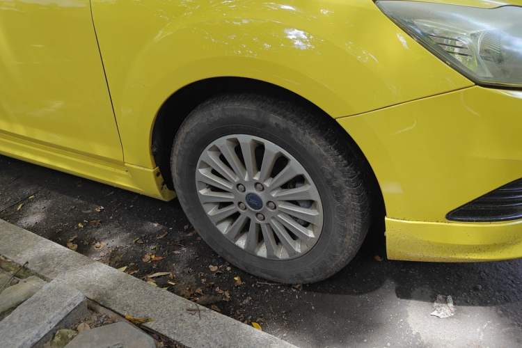 Used Ford Focus 2013 Hatchback Classic 1.8L Automatic Fashion Edition Right Front Wheel Hub
