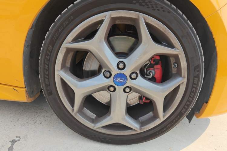 Used Ford Focus 2013 2.0T ST Orange Edition Right Front Wheel Hub
