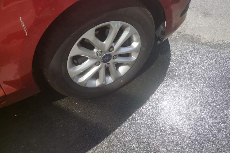Used Ford Focus 2013 Hatchback Classic 1.8L Automatic Base Model Right Front Wheel Hub