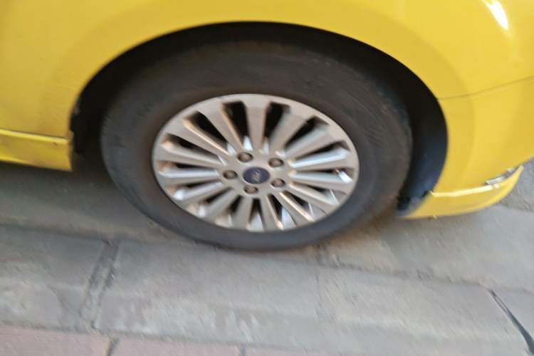 Used Ford Focus 2013 Hatchback Classic 1.8L Automatic Fashion Edition Right Front Wheel Hub