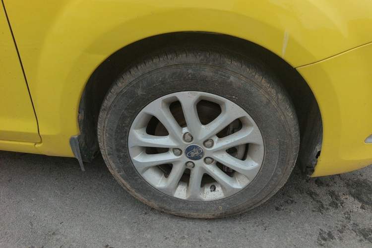 Used Ford Focus 2013 Hatchback Classic 1.8L Automatic Base Model Right Front Wheel Hub