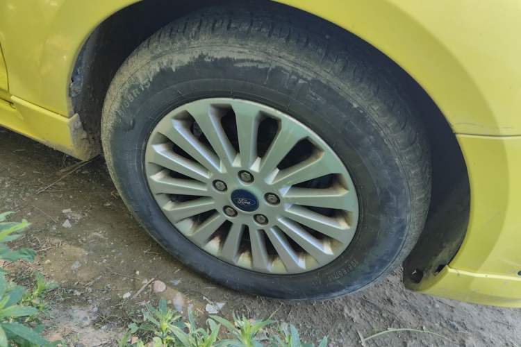 Used Ford Focus 2013 Hatchback Classic 1.8L Manual Fashion Edition Right Front Wheel Hub