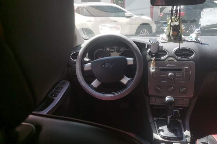 Used Ford Focus 2013 Hatchback Classic 1.8L Automatic Base Model Steering Wheel