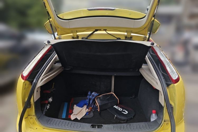 Used Ford Focus 2013 Hatchback Classic 1.8L Automatic Fashion Edition Trunk