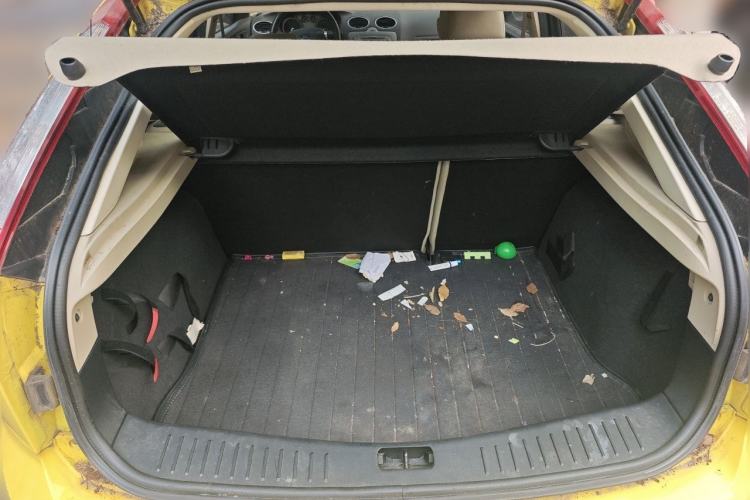 Used Ford Focus 2013 Hatchback Classic 1.8L Automatic Fashion Edition Trunk