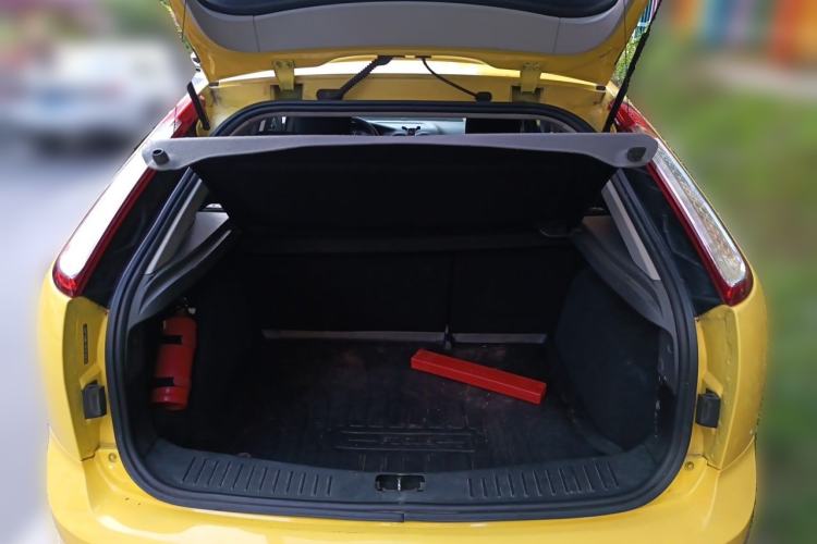 Used Ford Focus 2013 Hatchback Classic 1.8L Manual Base Model Trunk
