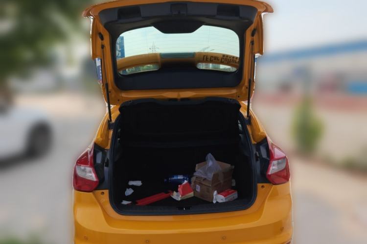 Used Ford Focus 2013 2.0T ST Orange Edition Trunk