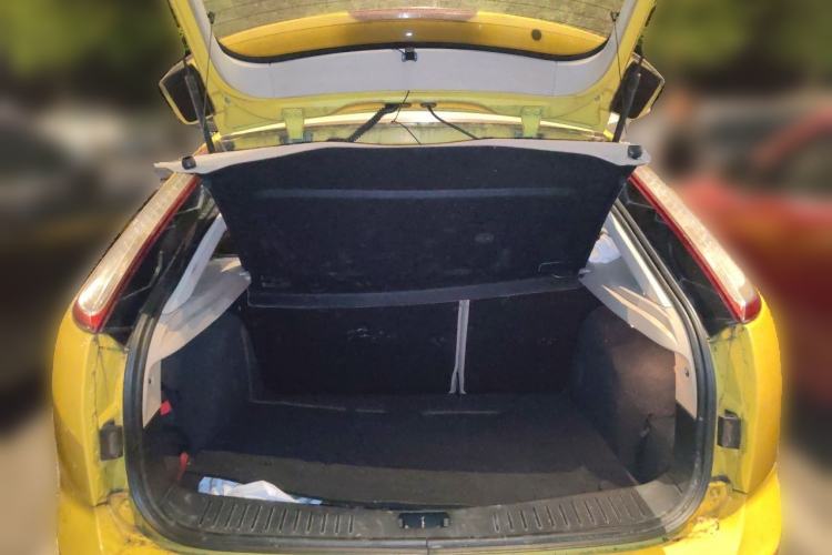 Used Ford Focus 2013 Hatchback Classic 1.8L Manual Fashion Edition Trunk