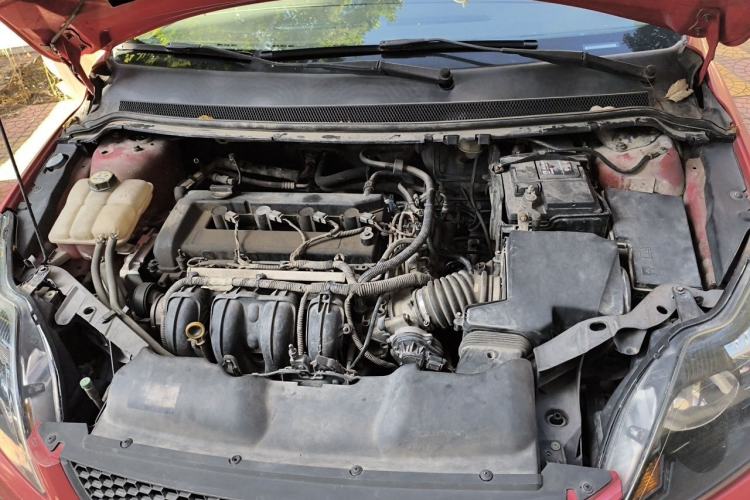 Used Ford Focus 2014 Hatchback Classic 1.8L Manual in Cool White Collector's Edition Engine Bay