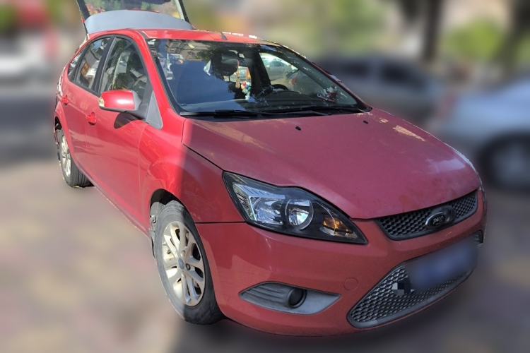 Used Ford Focus 2014 Hatchback Classic 1.8L Manual in Cool White Collector's Edition Front Right 45 Deg