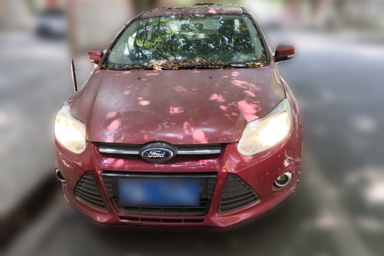 Used Ford Focus 2014 Hatchback Classic 1.8L Manual in Cool White Collector's Edition Front