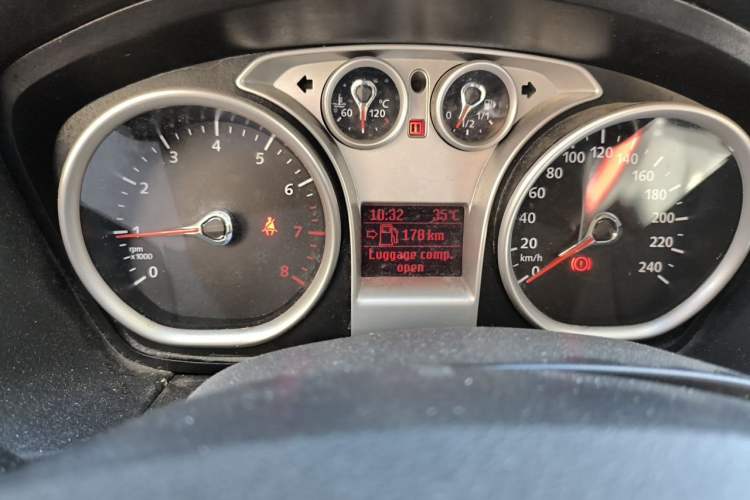 Used Ford Focus 2014 Hatchback Classic 1.8L Manual in Cool White Collector's Edition Instrument Cluster