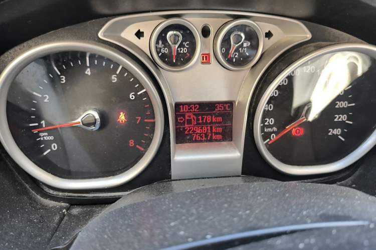 Used Ford Focus 2014 Hatchback Classic 1.8L Manual in Cool White Collector's Edition Odometer Close Up