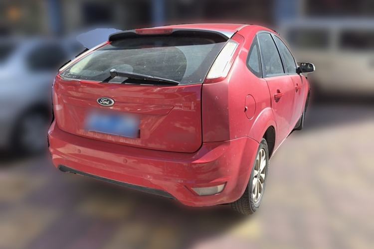 Used Ford Focus 2014 Hatchback Classic 1.8L Manual in Cool White Collector's Edition Rear Right 45 Deg